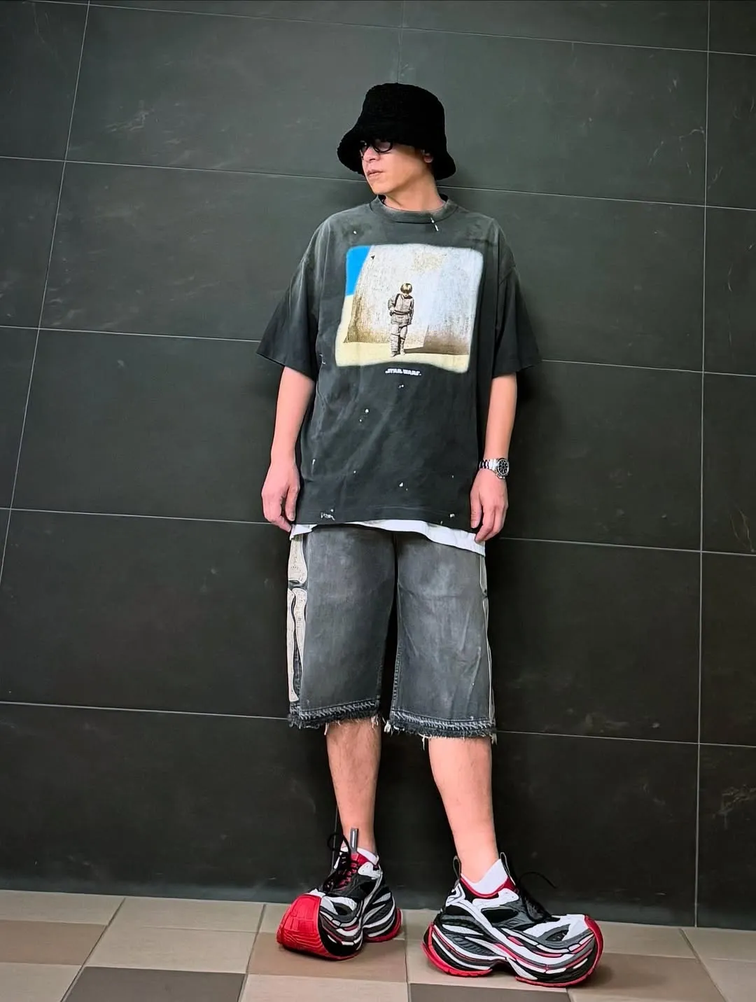 Kimura Takuya's same style SAINT Mxxxxxx × STAR WARS SW_SS TEE /ANAKIN/BLK Star Wars co-branded TEE Anakin Skywalker Darth Vader reflection print TEE washed black S-XL The print comes from the impressive poster vision of "Anakin Skywalker" in "STAR WARS Episode I/The Phantom Menace" and the design of "Darth Vader" printed on the back The entire garment is hand-processed with dirt, washed with water, and printed with a distressed feel, which perfectly interprets the artistic specialty of NEW VINTAGE. In addition, the main mark and wash mark are customized to be consistent with the original version. It can be said that every detail of ZP is perfectly reproduced.
